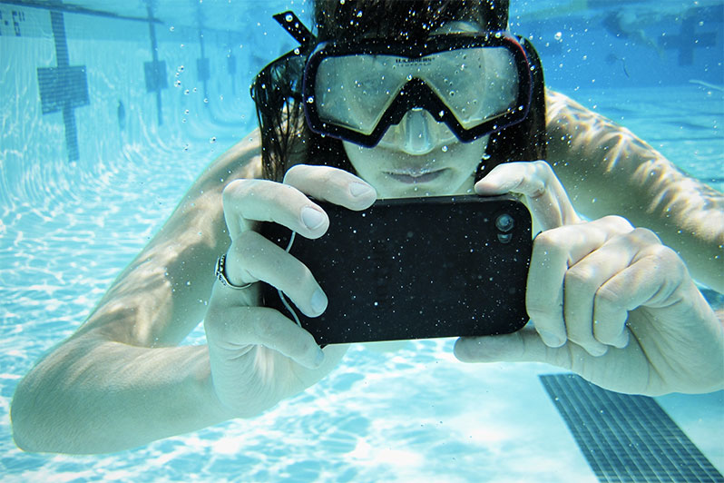 IP68 iphone underwater